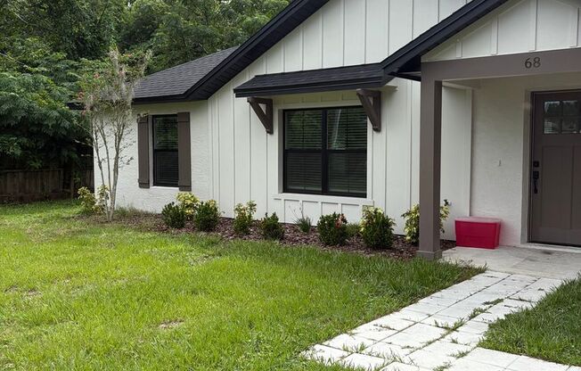 NEWER Debary Home!        NO WATER BILL,  Call Sheila Campbell 407-687-7900