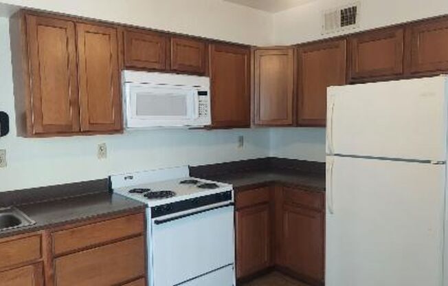 ADORABLE APACHE JUNCTION TWO-BEDROOM!