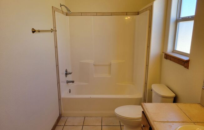 3 beds, 2 baths, $1,600