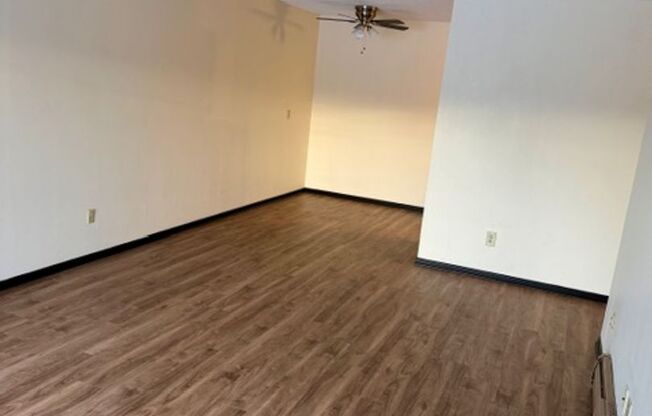 2 beds, 2 baths, 1,050 sqft, $1,250, Unit 7700-104