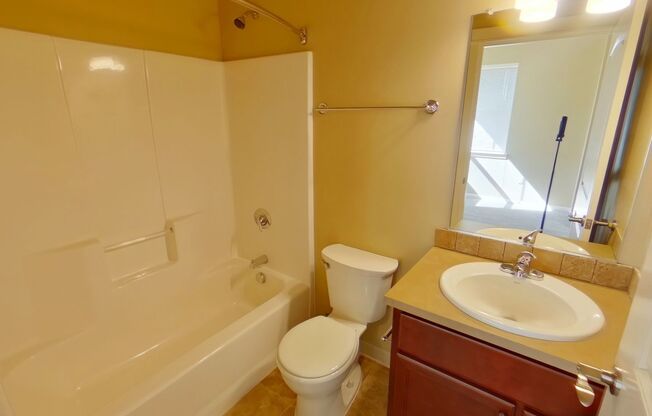 2 beds, 2 baths, 700 sqft, $1,800, Unit 401