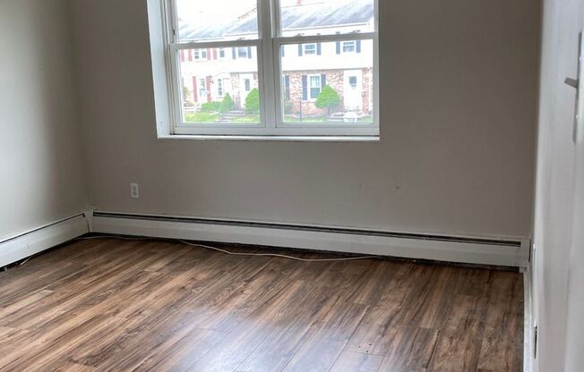 2 beds, 1.5 baths, 850 sqft, $1,850, Unit D04