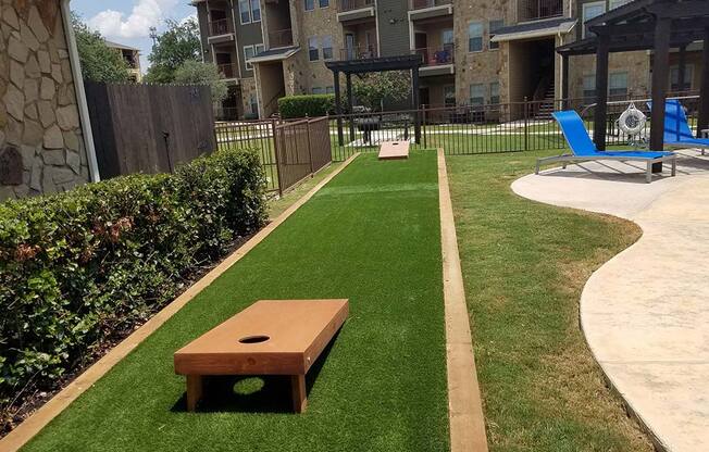 Grilling area picnic and lawn games at Azul Apartments