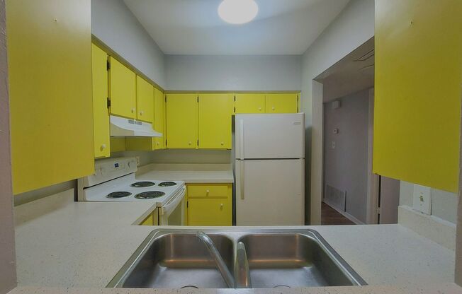 1 bed, 1 bath, 900 sqft, $1,050, Unit D5