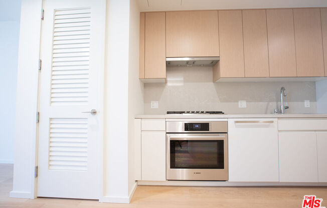 Studio, 1 bath, 544 sqft, $2,100, Unit 719