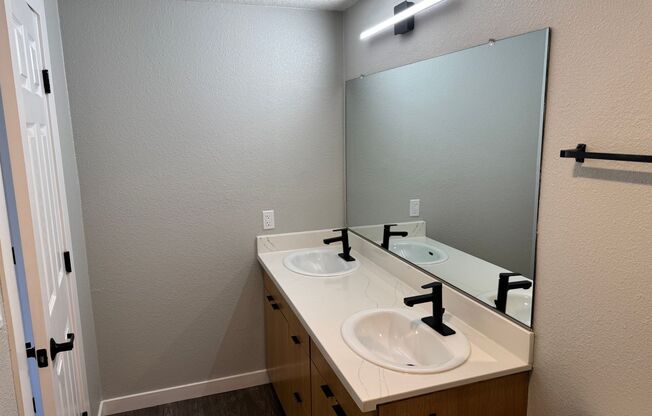 2 beds, 1.5 baths, 1,074 sqft, $2,995, Unit 801R2