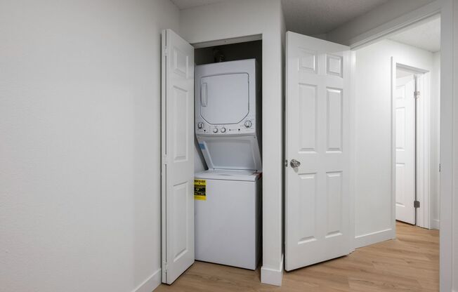 2 beds, 1 bath, 815 sqft, $2,220, Unit 105