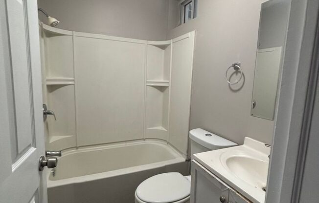 Cozy 2-Bedroom, 2-Bath Single Family Home - Near Fishtown