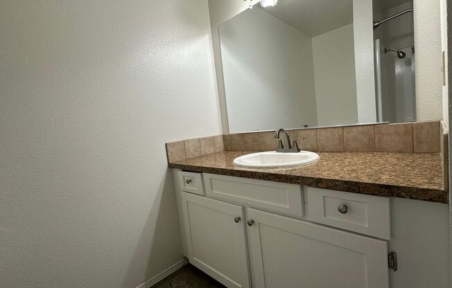 2 beds, 1 bath, 840 sqft, $1,295, Unit 24