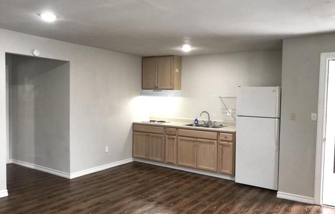 1 bed, 1 bath, 700 sqft, $799