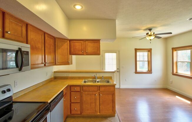 1 bed, 1 bath, 780 sqft, $1,450