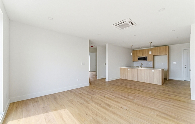 2 beds, 2 baths, 951 sqft, $4,250, Unit 301