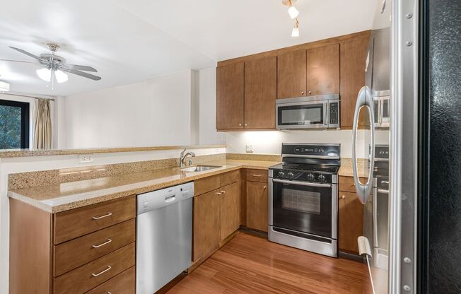 1 bed, 1 bath, $3,200, Unit UNIT 206