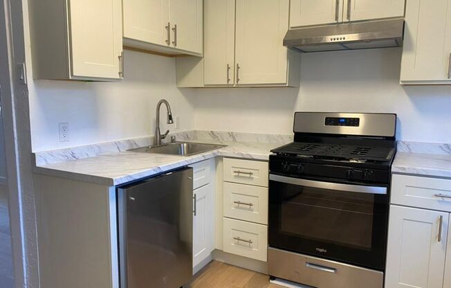 2 beds, 1 bath, 832 sqft, $3,050, Unit Unit 5