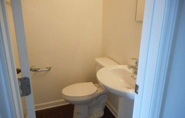 2 bedroom 1.5 bathroom townhouse