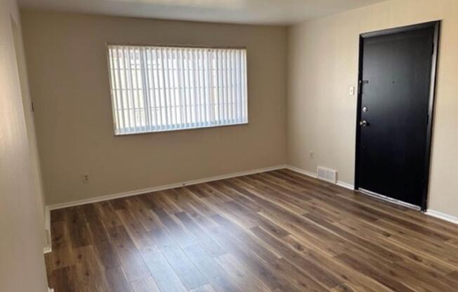 2 beds, 1 bath, 800 sqft, $1,100