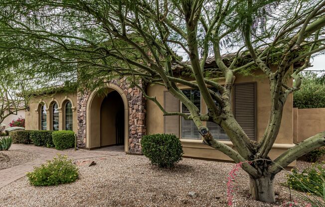 Golf course home in Estrella Mountain Ranch! Unbelievable amenities included!