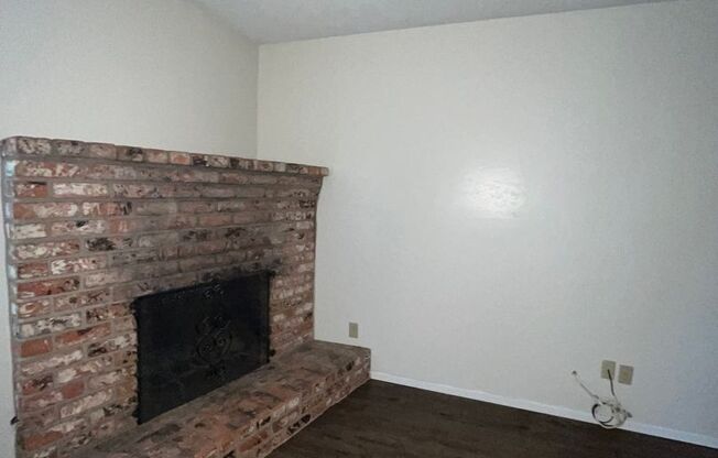 2 beds, 1 bath, $1,200, Unit 719