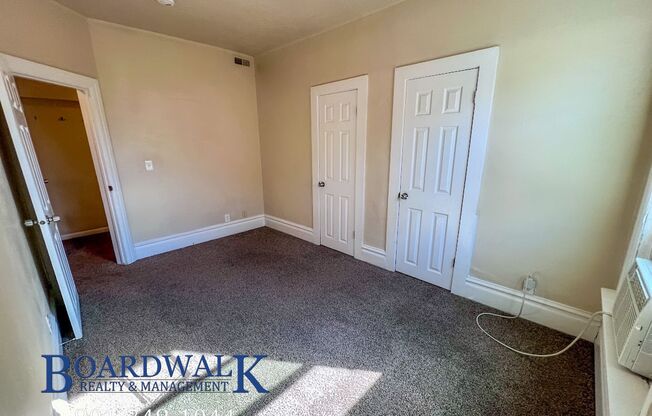 2 beds, 1 bath, 800 sqft, $1,100, Unit 218 W. 300 N. #4