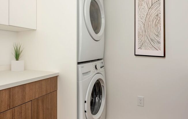 2 beds, 1 bath, $2,795, Unit 115
