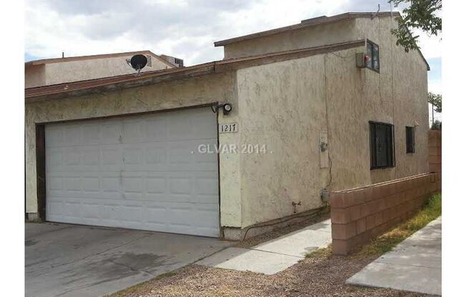 NICE 2 STORY TOWNHOUSE WITH Attached 2-Car GARAGE!