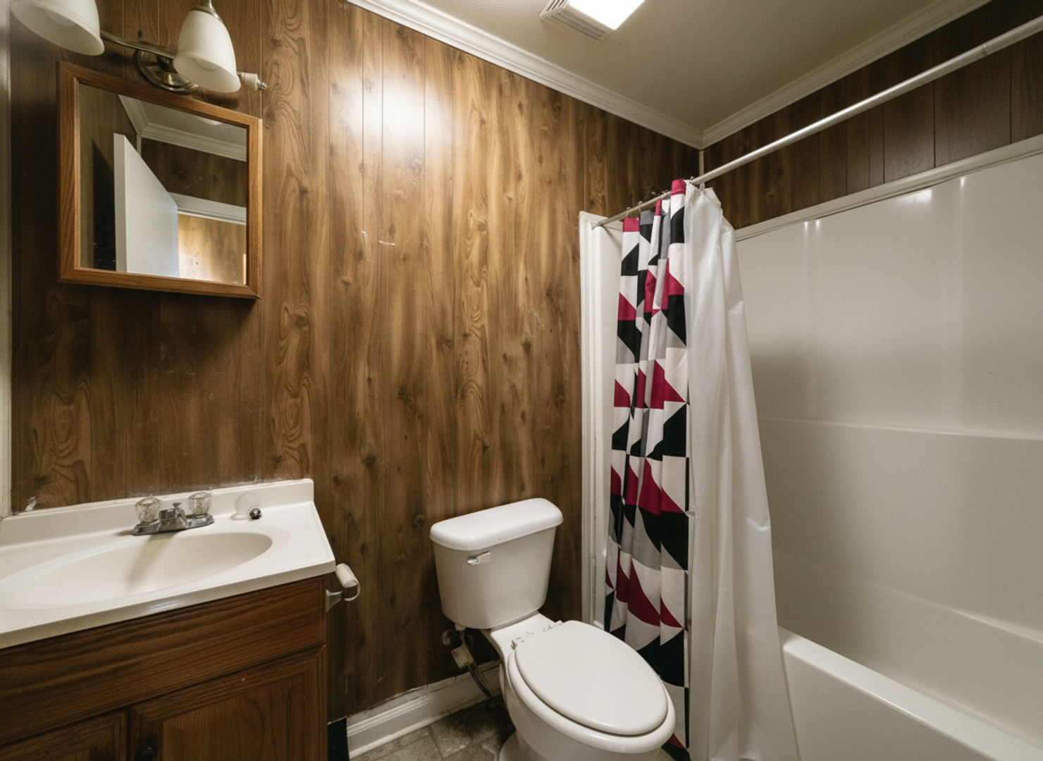 AVAILABLE NOW! 3 bed, 2 bath home in Lafayette!