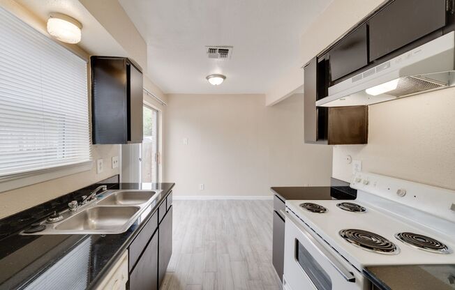 1 bed, 1 bath, 768 sqft, $979, Unit 1910
