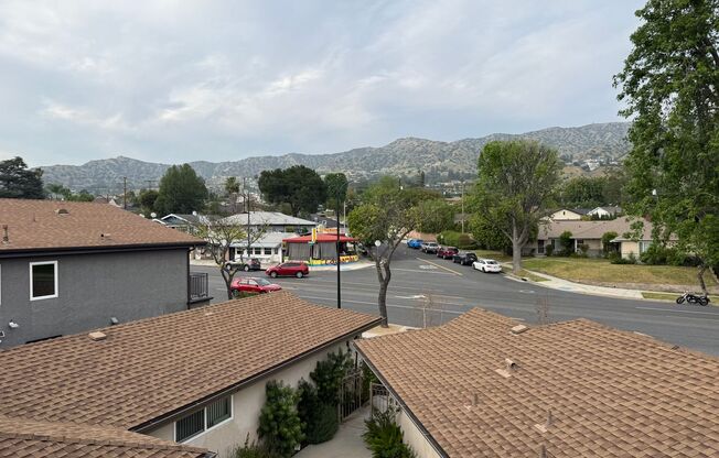 2601 N Glenoaks/2323 N Lamer