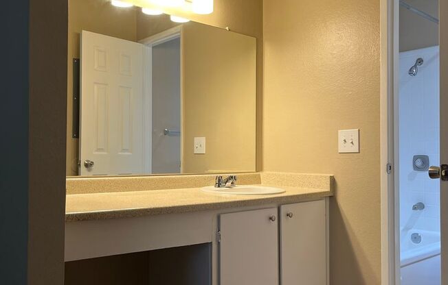 1 bed, 1 bath, 660 sqft, $1,535, Unit 84