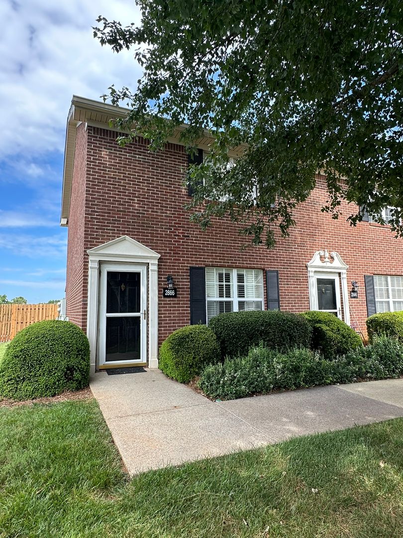 2 bedroom/1.5 bath end unit townhome in great Gainesville location