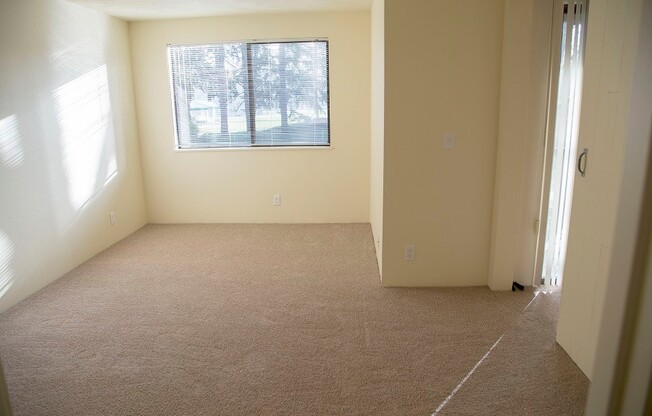 2 beds, 1 bath, 840 sqft, $1,564, Unit 1916