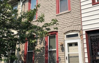 Lovely 2-Bedroom Townhouse in Historic Germantown! Available mid-August!