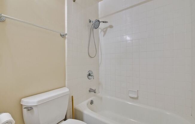 2 beds, 1 bath, $2,950, Unit UNIT 1