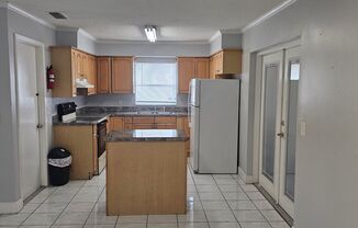 3 BED / 2 BATH / 1 CAR GARAGE HOUSE (KISSIMMEE)