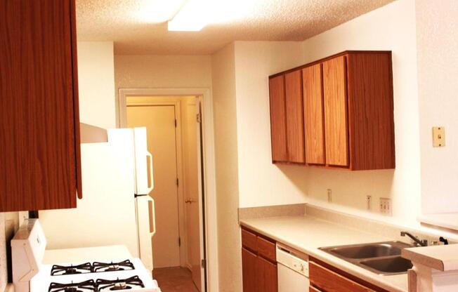 1008 DISRAELI CIR