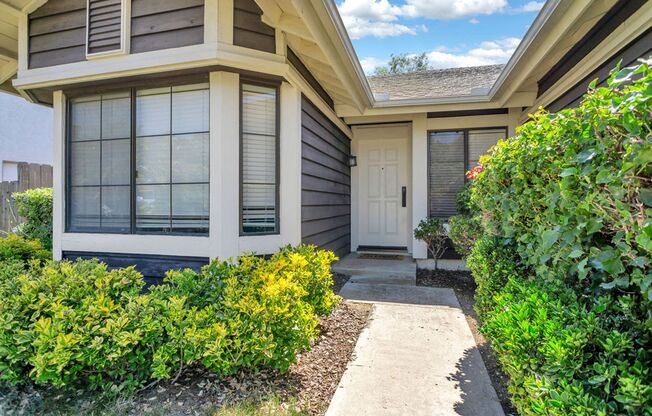 Beautiful single level home in Rancho Penasquitos!  Available now!