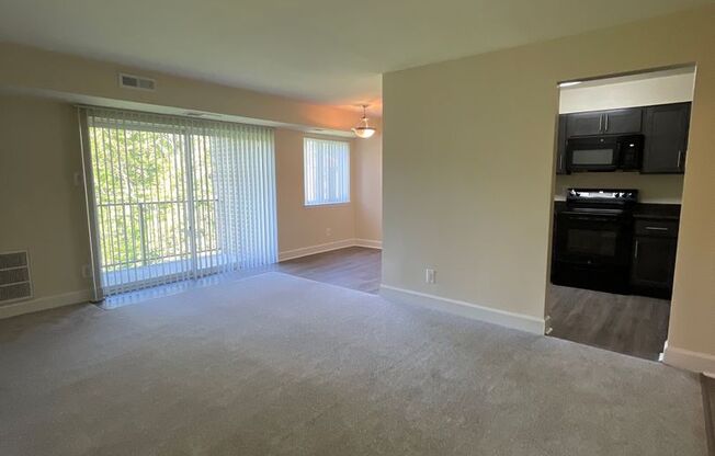 2 beds, 2 baths, 1,000 sqft, $1,900, Unit 14227 #302