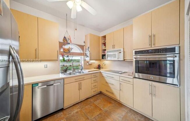 9008 Collins Ave cu-402, Surfside, FL 33154