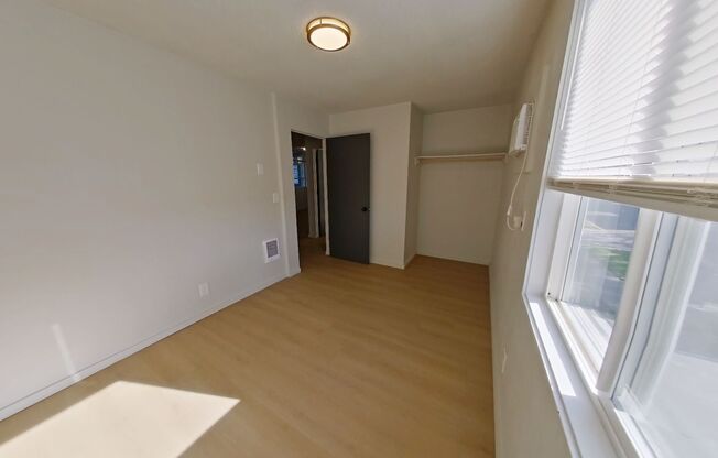 2 beds, 1 bath, 647 sqft, $1,600, Unit 34B