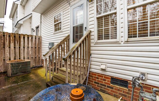 2 Bedroom + Loft Townhome in Prime Raleigh Location