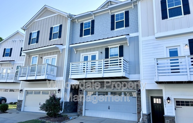 2239 CHATTERING LORY LN