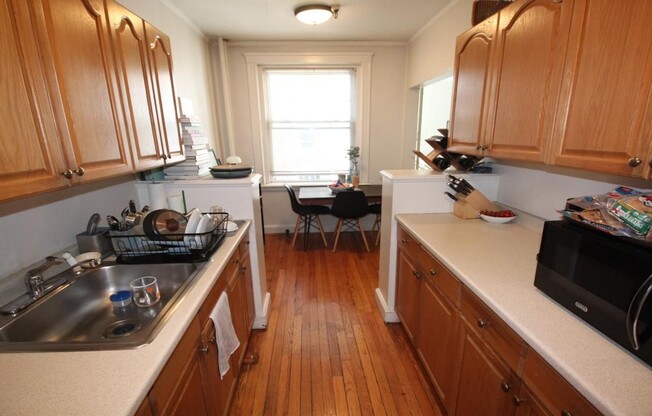 1 bed, 1 bath, 750 sqft, $2,500, Unit 33