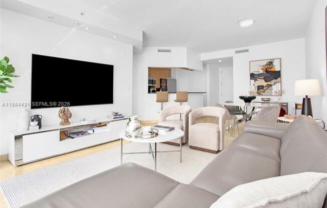 1 bed, 2 baths, 878 sqft, $3,500, Unit 801 Brickell Key Blvd # 907