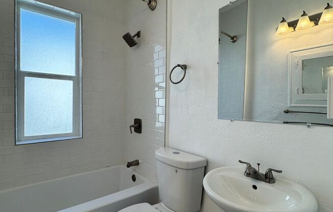 Studio, 1 bath, 450 sqft, $1,565, Unit 205