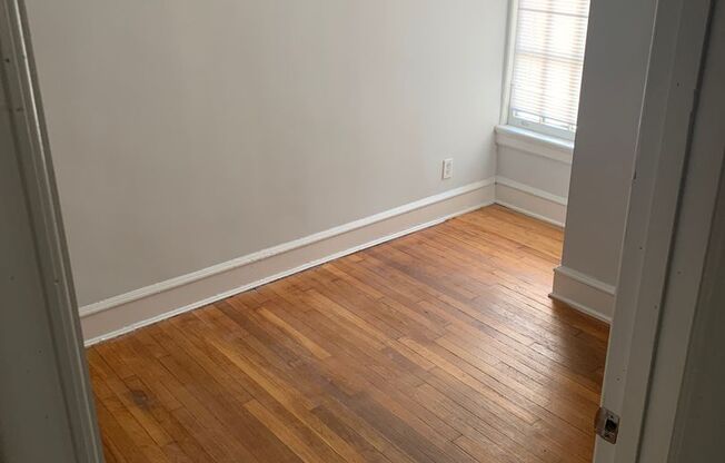 3 beds, 2 baths, $1,800, Unit Apt. 104