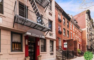 223 E 78 ST