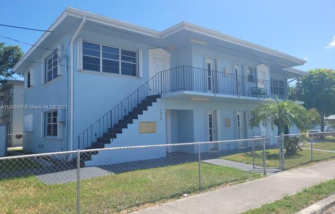 1800 NE 170 ST