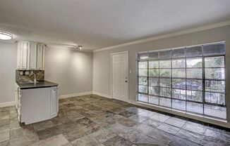 2 beds, 1 bath, $1,350, Unit 11