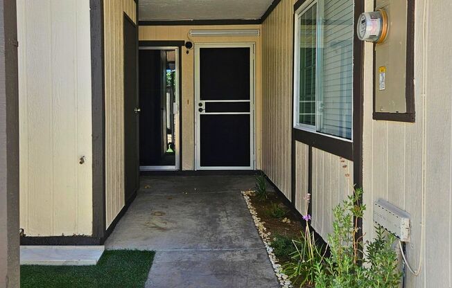 Dedicated to ACTIVE MILITARY OR VETERAN FAMILIES - 3BR/2BA Townhome in NLV!