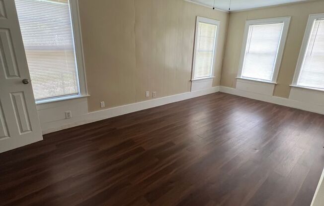 3 beds, 1 bath, $1,150